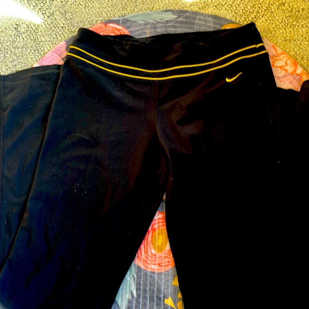 Nike Dri-Fit Flare Activewear. Used. Medium